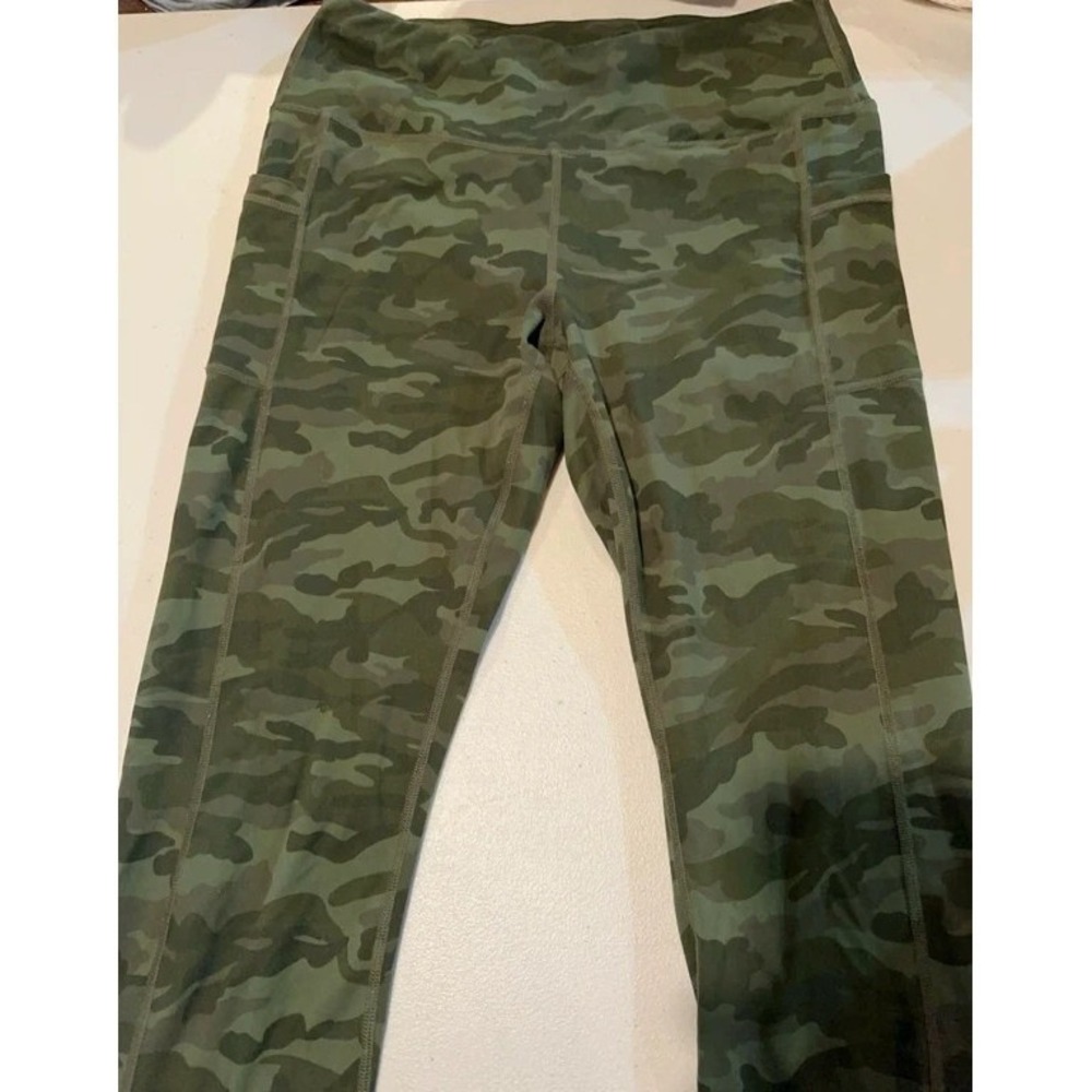Athleta Women's Green Camo Ultimate Stash Pocket 7/8 Tight Leggings Size Medium